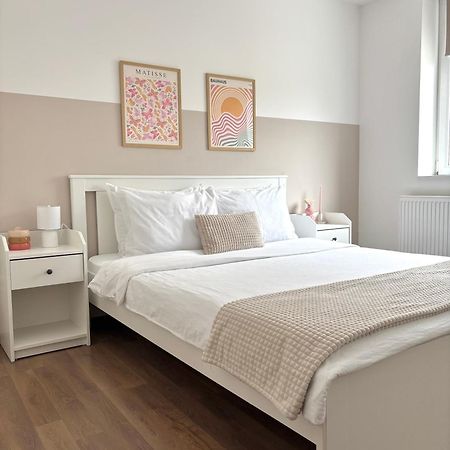 Wanderlust Home Cream, Rasnov Apt For 4, Wifi And Free Parking ภายนอก รูปภาพ