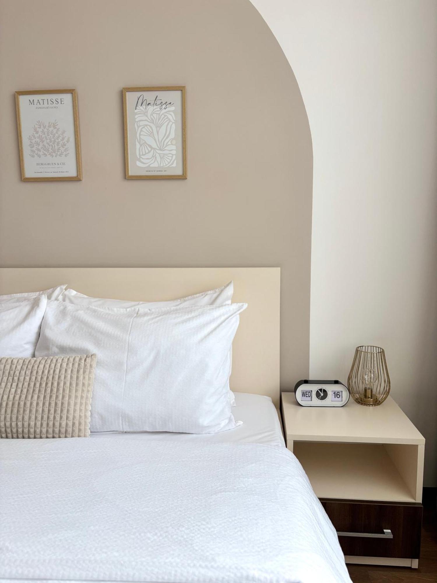 Wanderlust Home Cream, Rasnov Apt For 4, Wifi And Free Parking ภายนอก รูปภาพ
