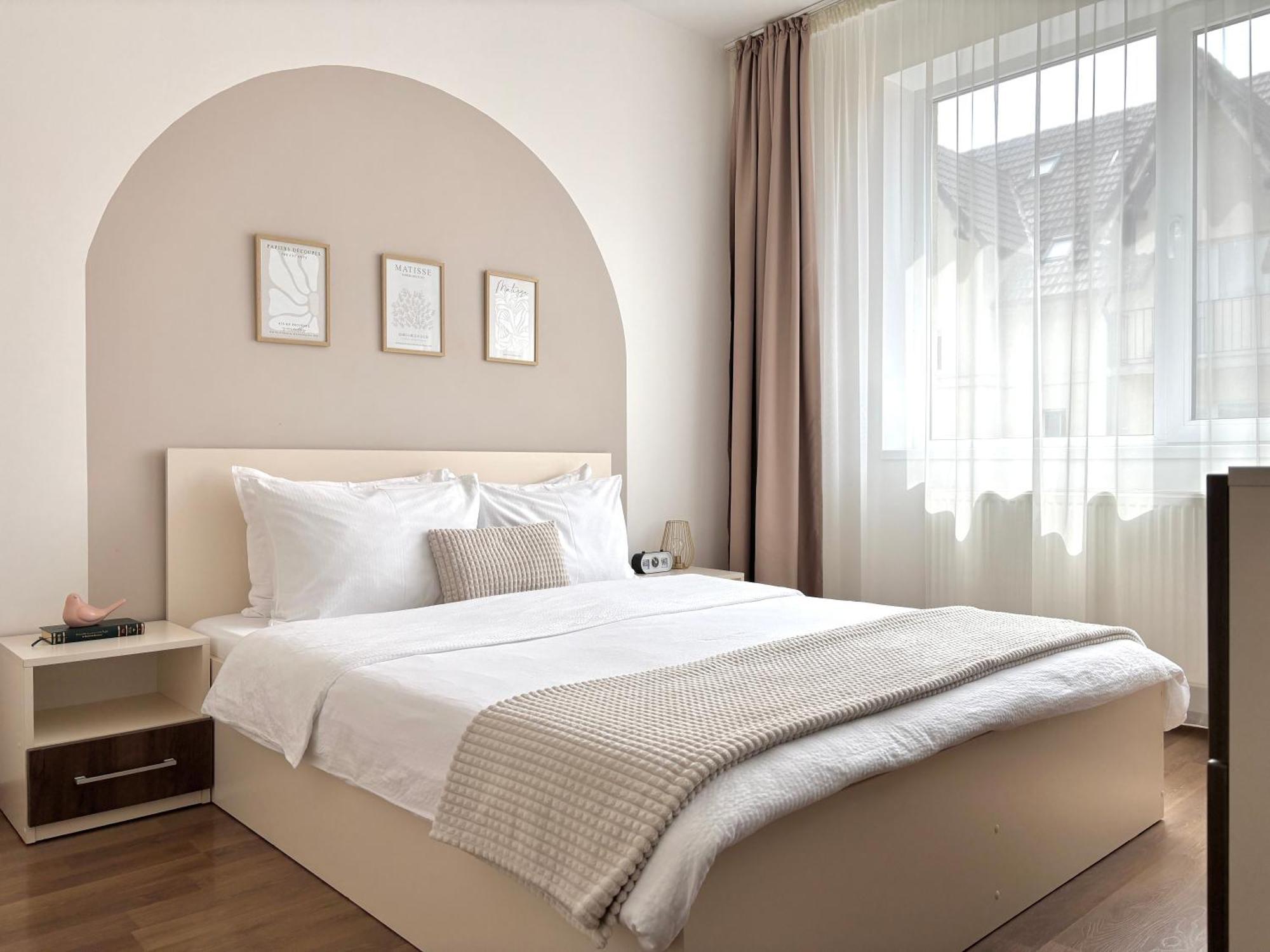 Wanderlust Home Cream, Rasnov Apt For 4, Wifi And Free Parking ภายนอก รูปภาพ