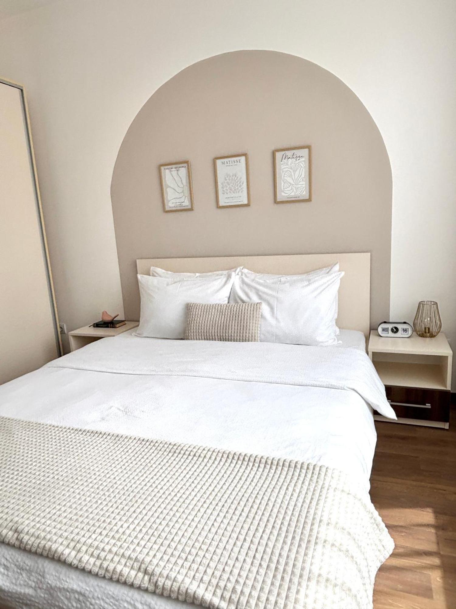 Wanderlust Home Cream, Rasnov Apt For 4, Wifi And Free Parking ภายนอก รูปภาพ