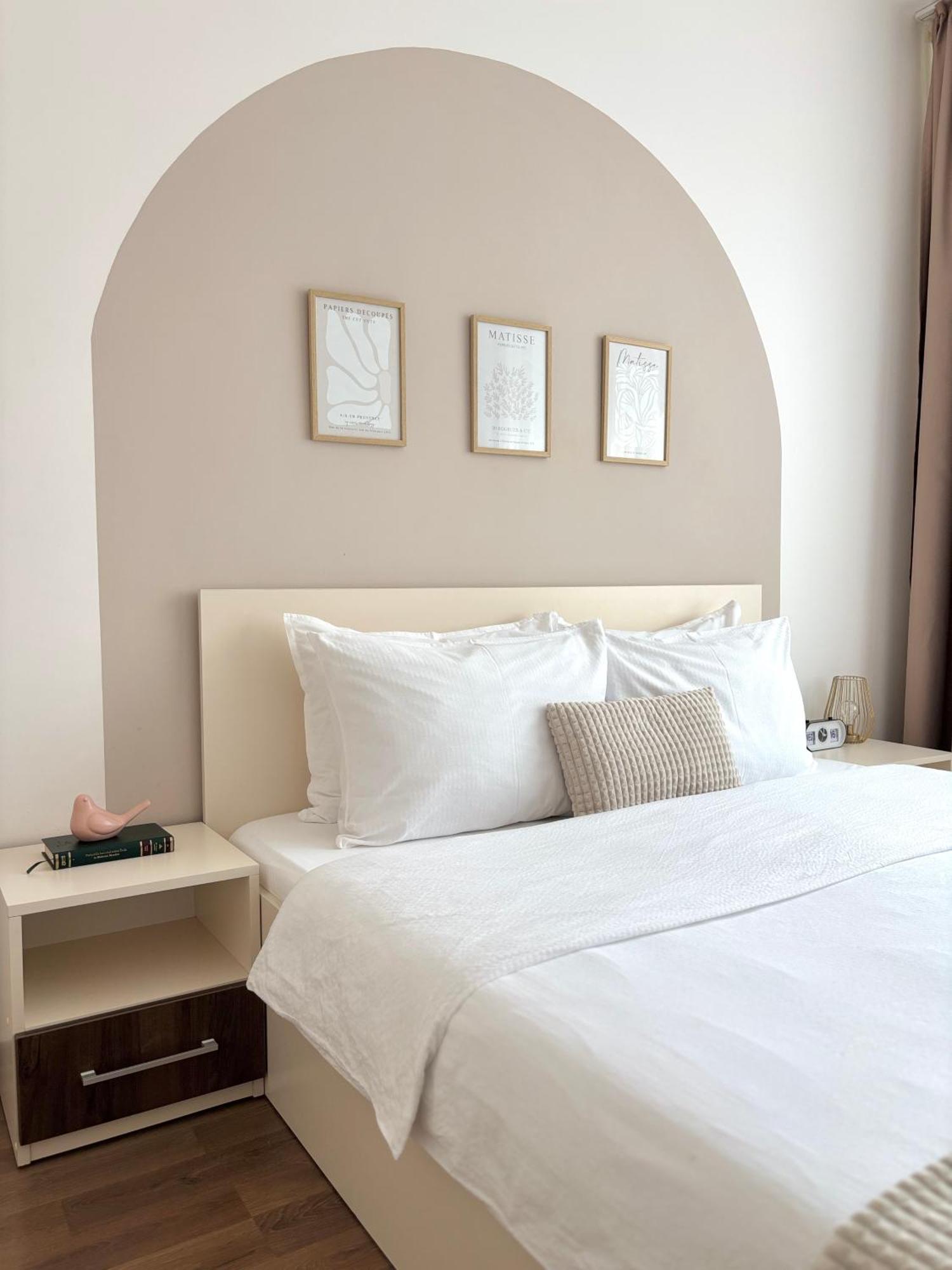 Wanderlust Home Cream, Rasnov Apt For 4, Wifi And Free Parking ภายนอก รูปภาพ