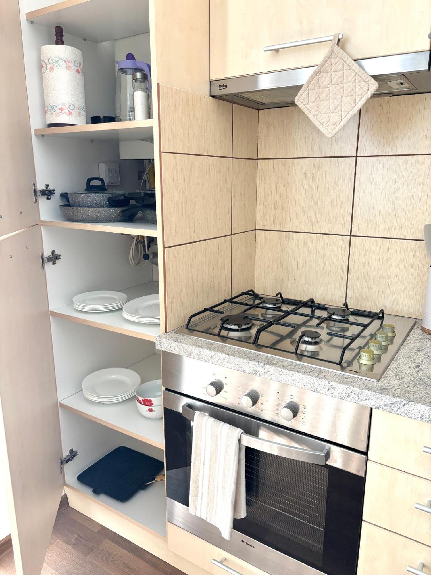 Wanderlust Home Cream, Rasnov Apt For 4, Wifi And Free Parking ภายนอก รูปภาพ
