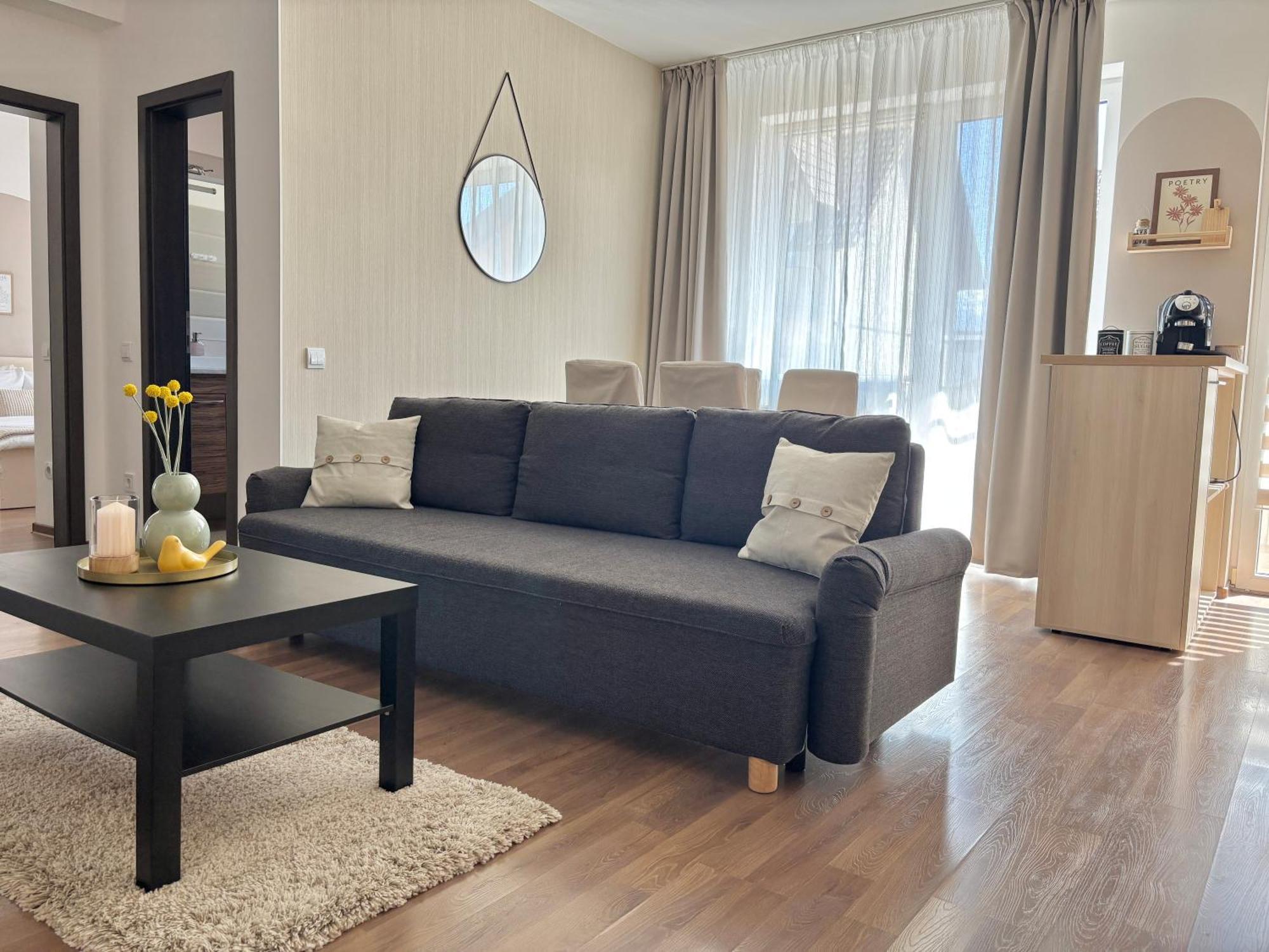 Wanderlust Home Cream, Rasnov Apt For 4, Wifi And Free Parking ภายนอก รูปภาพ
