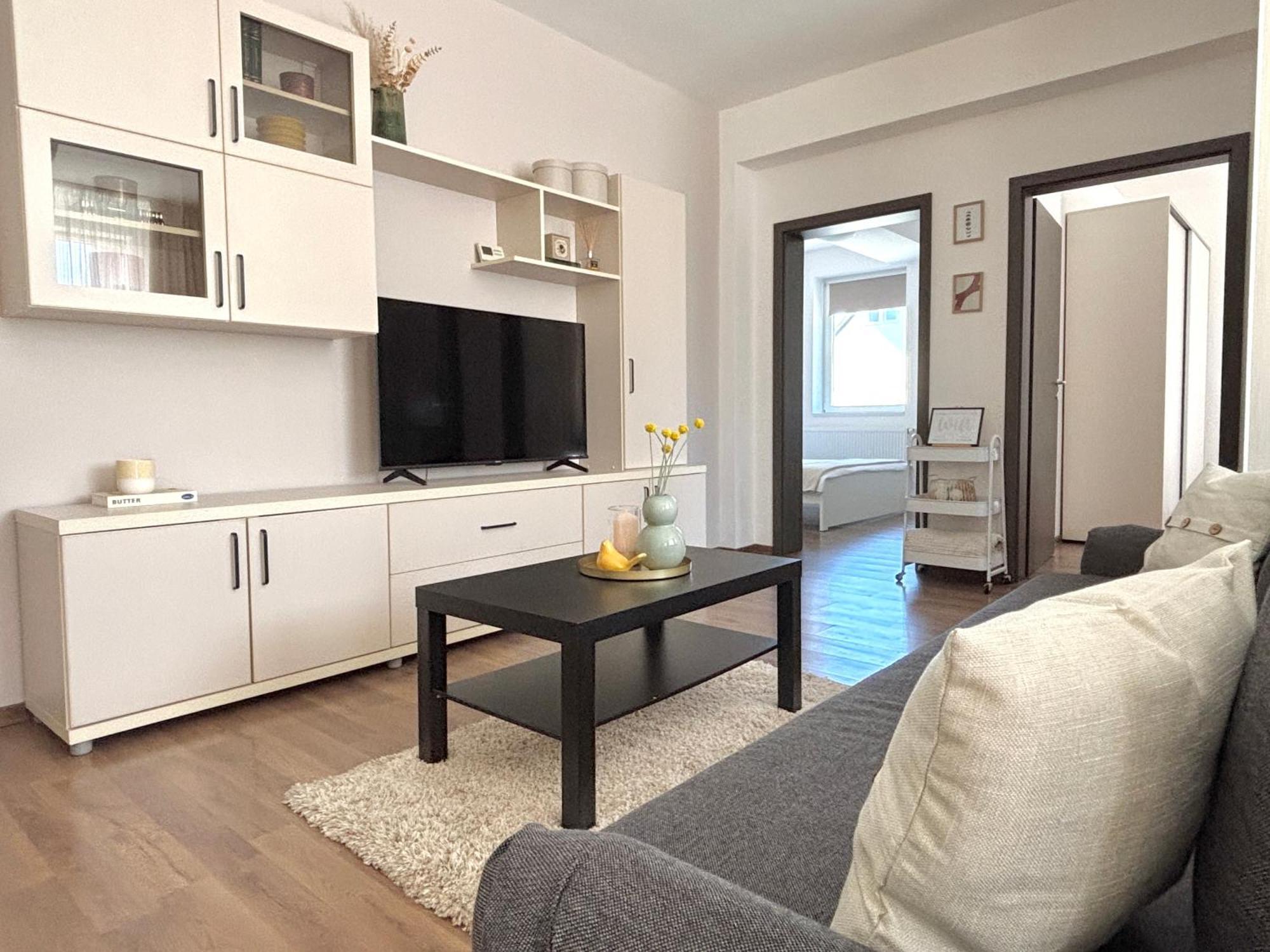 Wanderlust Home Cream, Rasnov Apt For 4, Wifi And Free Parking ภายนอก รูปภาพ