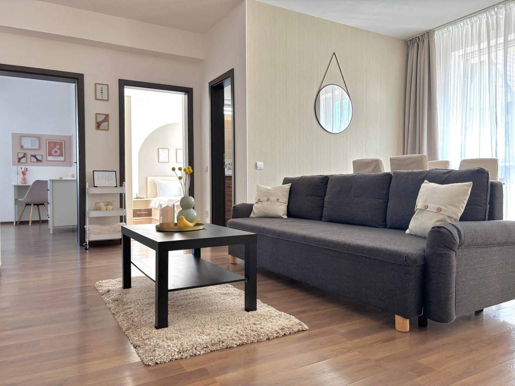 Wanderlust Home Cream, Rasnov Apt For 4, Wifi And Free Parking ภายนอก รูปภาพ